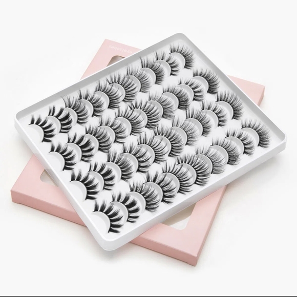 Big Wispy Style Eyelash Book with Easy on Eyelash Grip, 20 Sets, Black - Picture 2 of 9